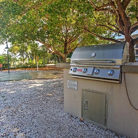 Sanibel Island Studio Pool Access, Walk To Beach